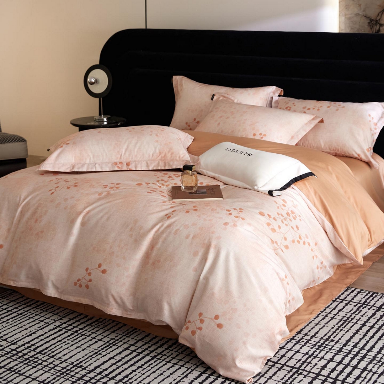 91家纺网 家纺一手货源 找家纺 帅露家纺 2026新款全棉60支长绒棉数码印花四件套 原野-桔