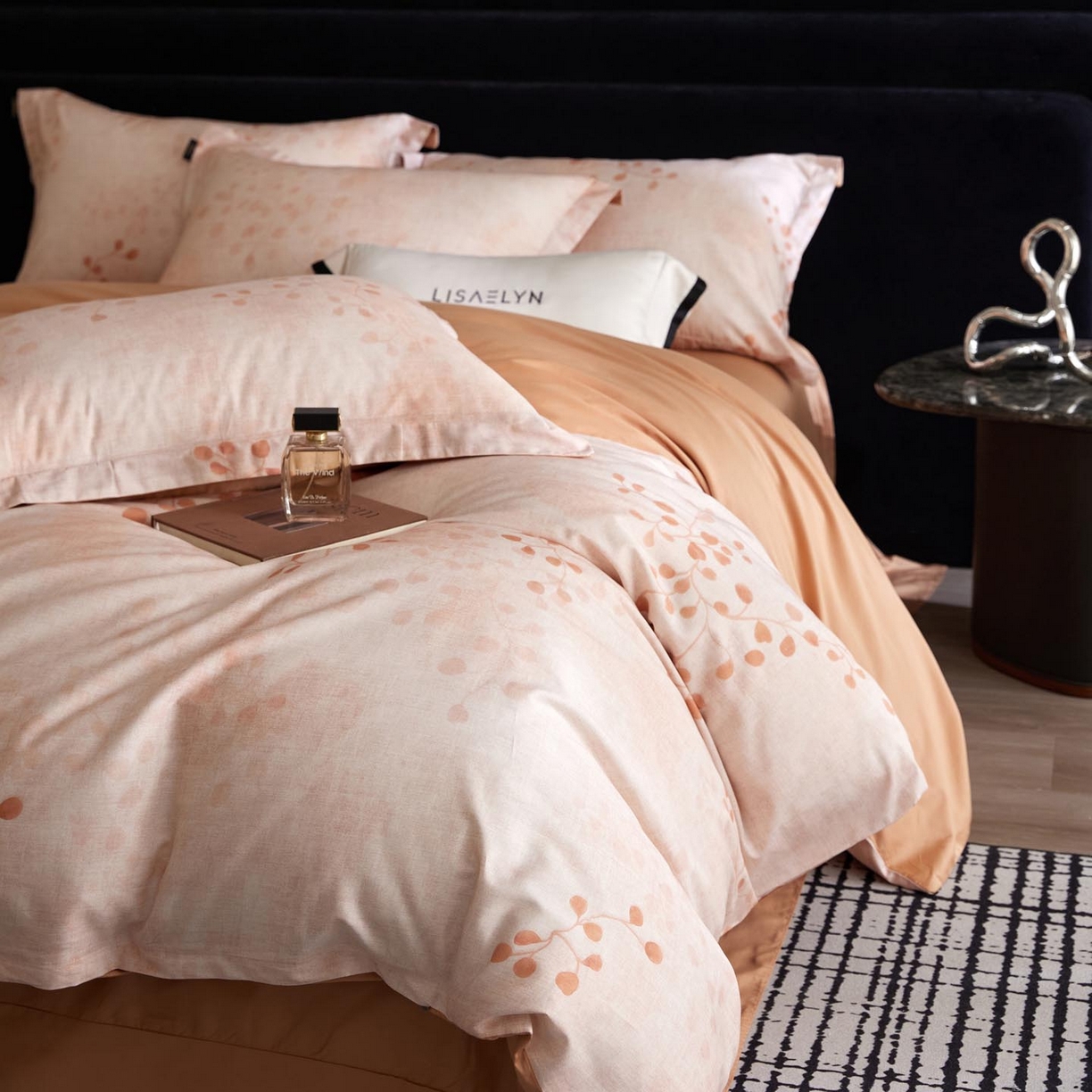 91家纺网 家纺一手货源 找家纺 帅露家纺 2026新款全棉60支长绒棉数码印花四件套 原野-桔