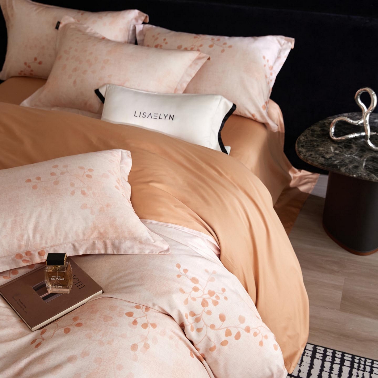 91家纺网 家纺一手货源 找家纺 帅露家纺 2026新款全棉60支长绒棉数码印花四件套 原野-桔