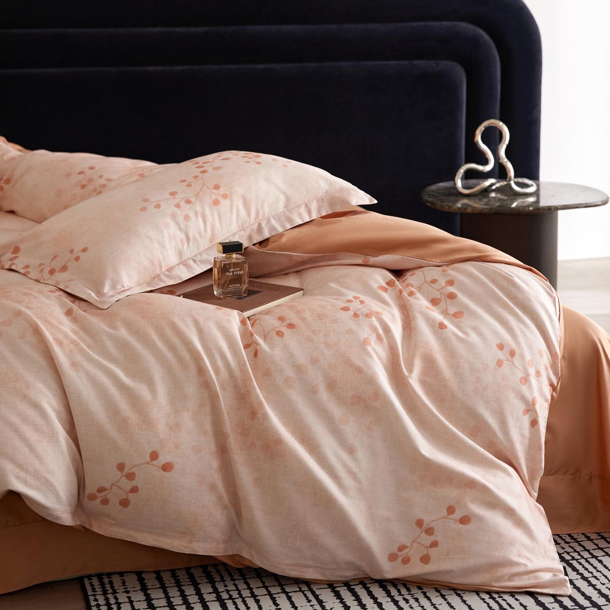 91家纺网 家纺一手货源 找家纺 帅露家纺 2026新款全棉60支长绒棉数码印花四件套 原野-桔