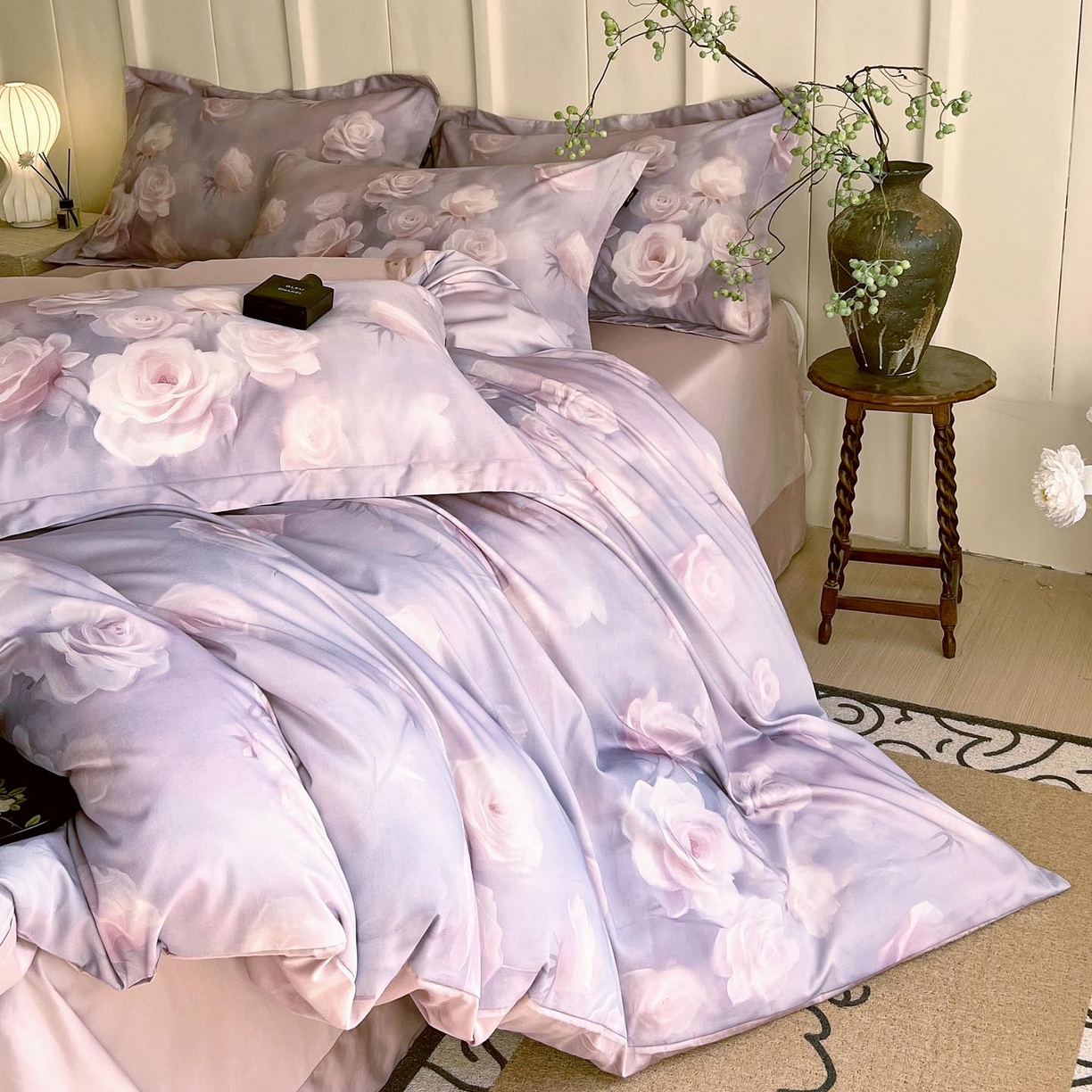 91家纺网 家纺一手货源 找家纺 帅露家纺 2026新款全棉60支长绒棉数码印花四件套 韵彩 紫