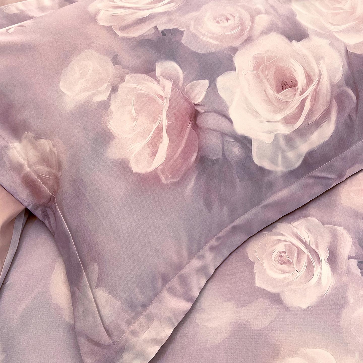 91家纺网 家纺一手货源 找家纺 帅露家纺 2026新款全棉60支长绒棉数码印花四件套 韵彩 紫