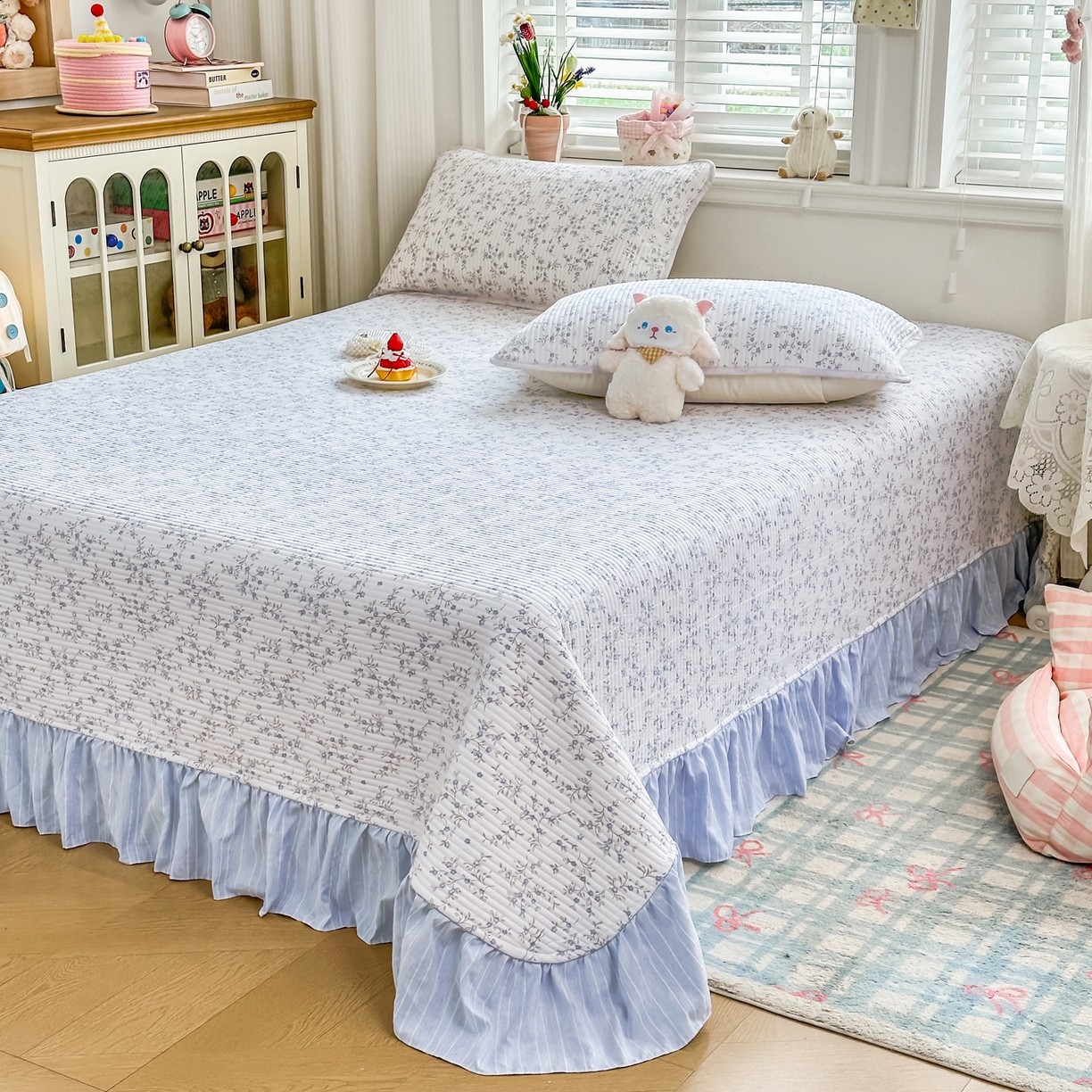 91家纺网 家纺一手货源 找家纺 欣宜家纺 2026新款法式大花边全棉夹棉床盖加厚床单炕垫 暗香蓝