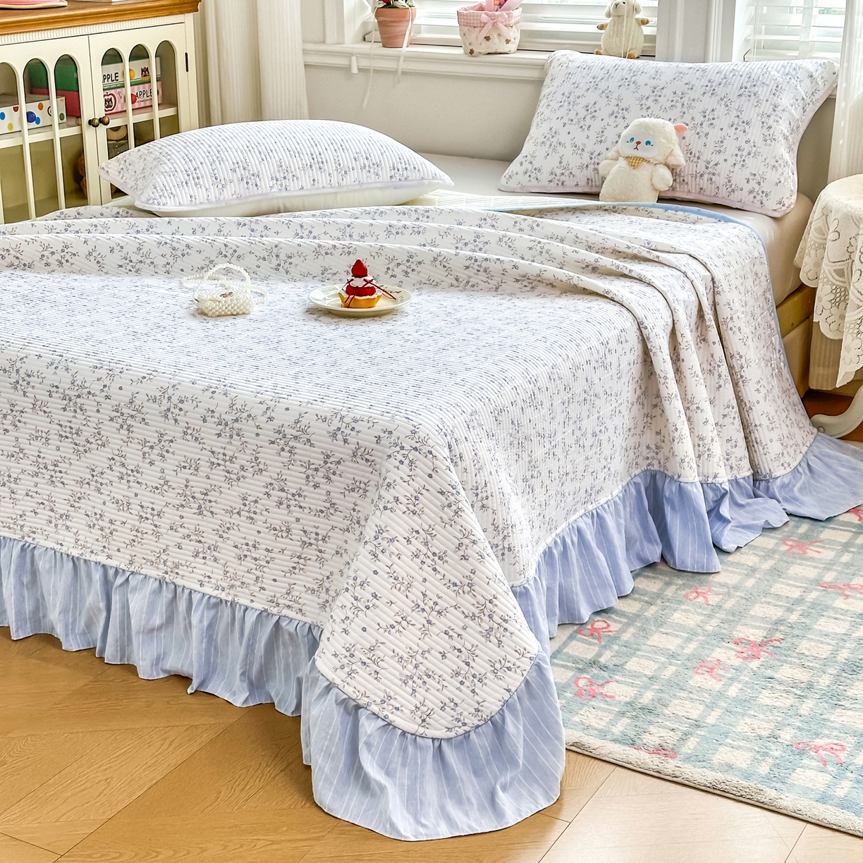 欣宜家纺 2026新款法式大花边全棉夹棉床盖加厚床单炕垫 暗香蓝