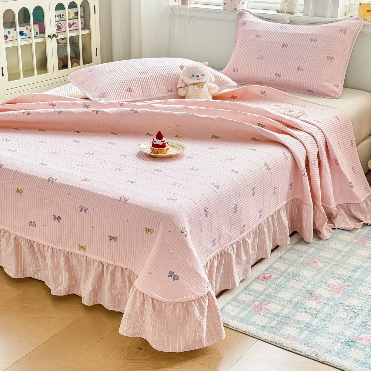 欣宜家纺 2026新款法式大花边全棉夹棉床盖加厚床单炕垫 蝶梦粉