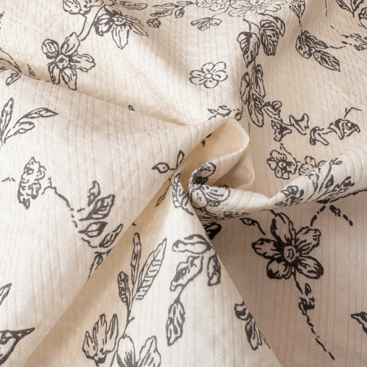 91家纺网 家纺一手货源 找家纺 诺梵家纺 2026春夏新品高克重拼接泡芙纱泡泡皱皱纱四件套 贝丽丝