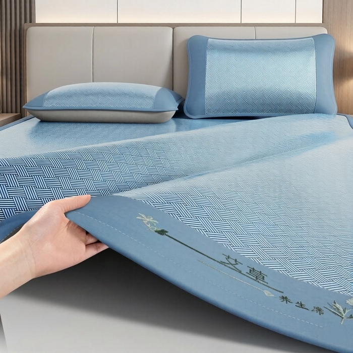 91家纺网 家纺一手货源 找家纺 （总）好艺佳毛毯 2026新款艾草凉席冰丝席绣花高密碳光软席PE饼干花三件套学生宿舍可机洗水洗