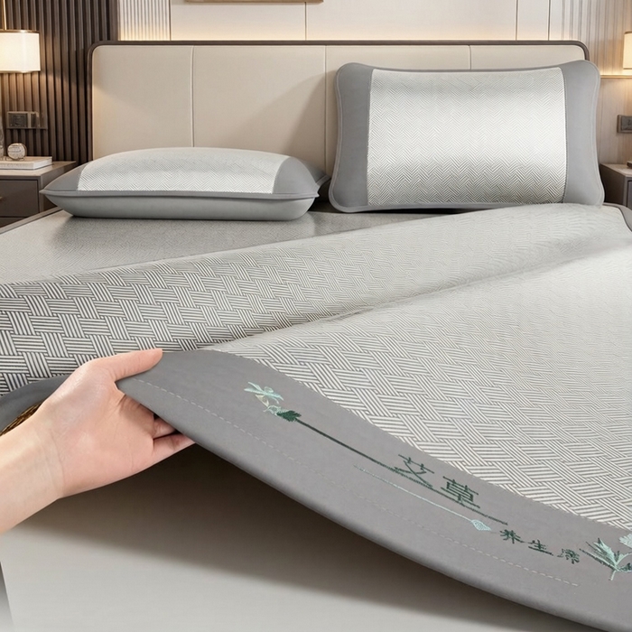 好艺佳毛毯 2026新款艾草凉席冰丝席绣花高密碳光软席PE饼干花三件套学生宿舍可机洗水洗 艾草冰丝席-绅士灰