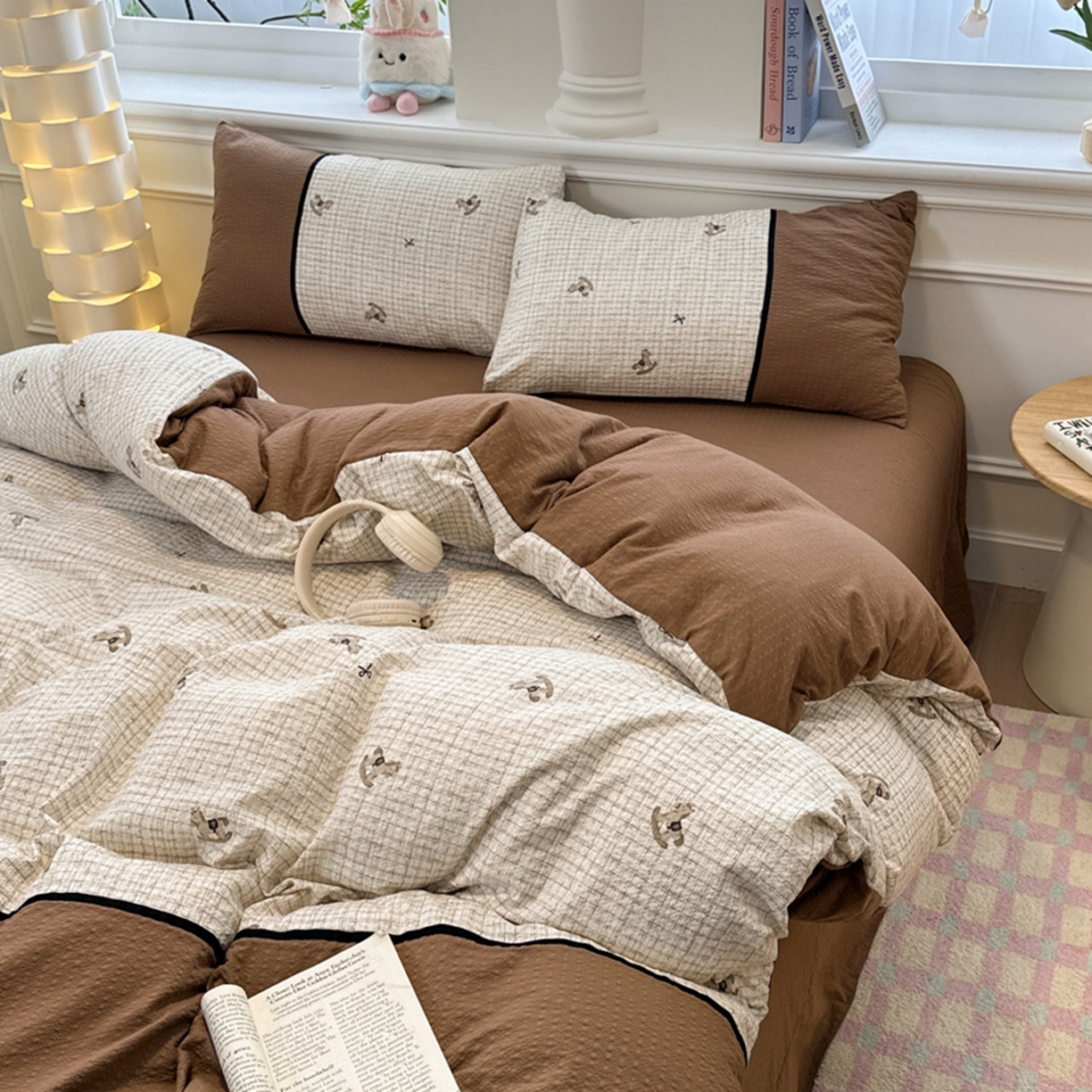 91家纺网 家纺一手货源 找家纺 诺梵家纺 2026春夏新品高克重拼接泡芙纱泡泡皱皱纱四件套 格纹木马