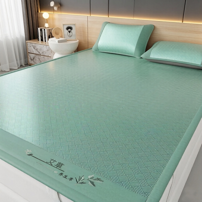 91家纺网 家纺一手货源 找家纺 好艺佳毛毯 2026新款艾草凉席冰丝席绣花高密碳光软席PE饼干花三件套学生宿舍可机洗水洗 艾草冰丝席-薄荷绿