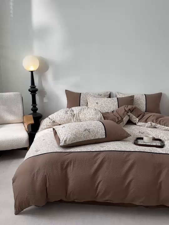 91家纺网 家纺一手货源 找家纺 诺梵家纺 2026春夏新品高克重拼接泡芙纱泡泡皱皱纱四件套 花蝶梦