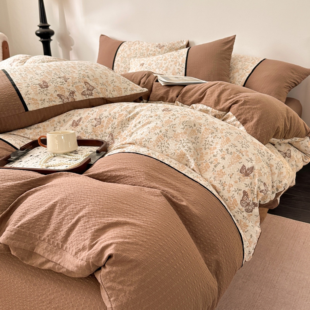 91家纺网 家纺一手货源 找家纺 诺梵家纺 2026春夏新品高克重拼接泡芙纱泡泡皱皱纱四件套 花蝶梦