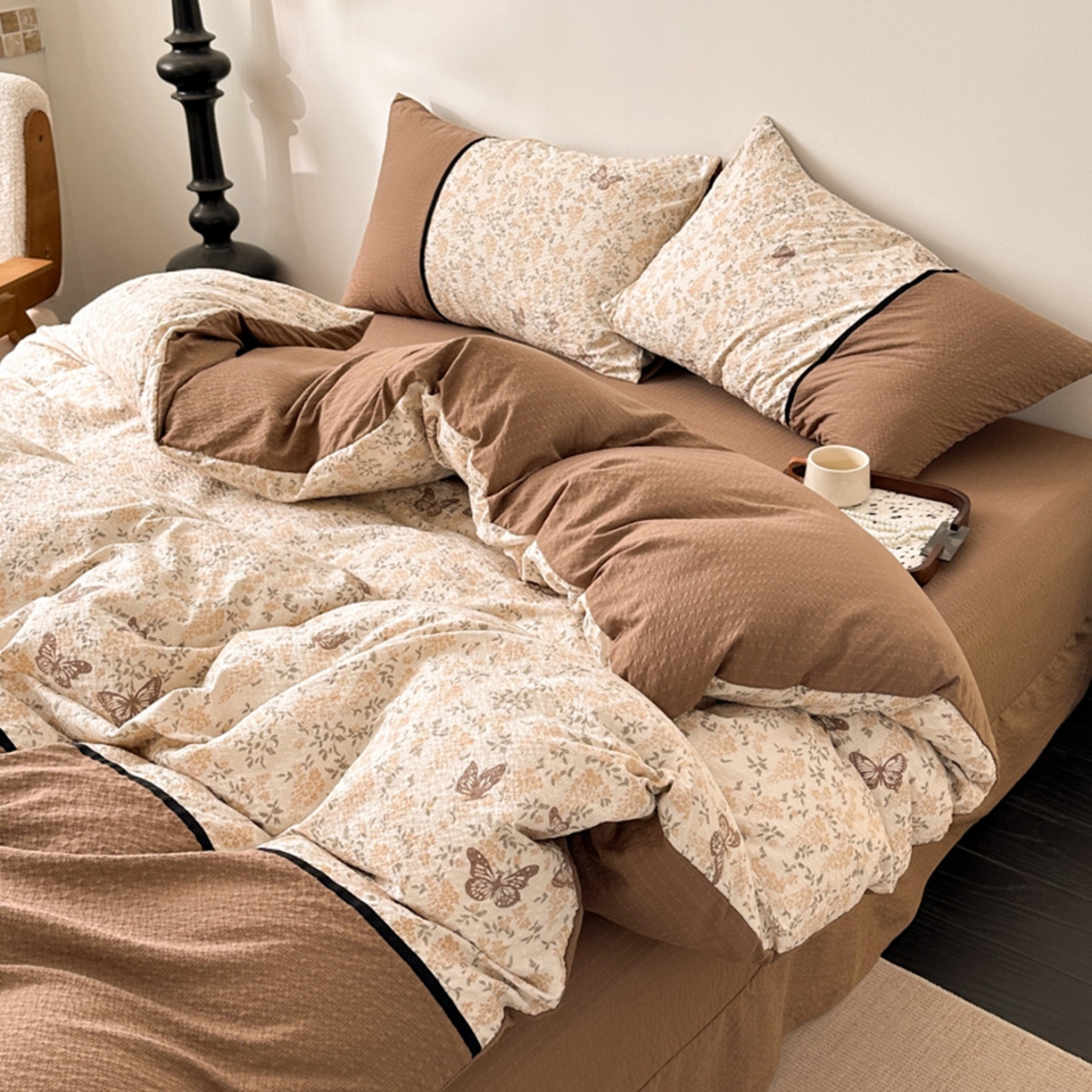 91家纺网 家纺一手货源 找家纺 诺梵家纺 2026春夏新品高克重拼接泡芙纱泡泡皱皱纱四件套 花蝶梦