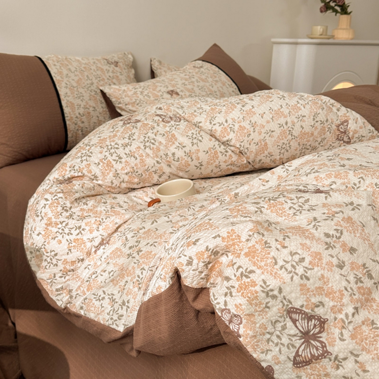 91家纺网 家纺一手货源 找家纺 诺梵家纺 2026春夏新品高克重拼接泡芙纱泡泡皱皱纱四件套 花蝶梦