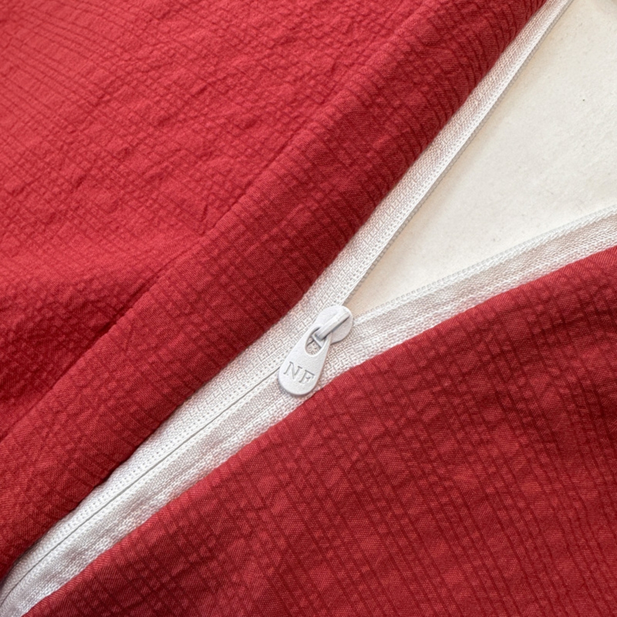 91家纺网 家纺一手货源 找家纺 诺梵家纺 2026春夏新品高克重拼接泡芙纱泡泡皱皱纱四件套 悸动