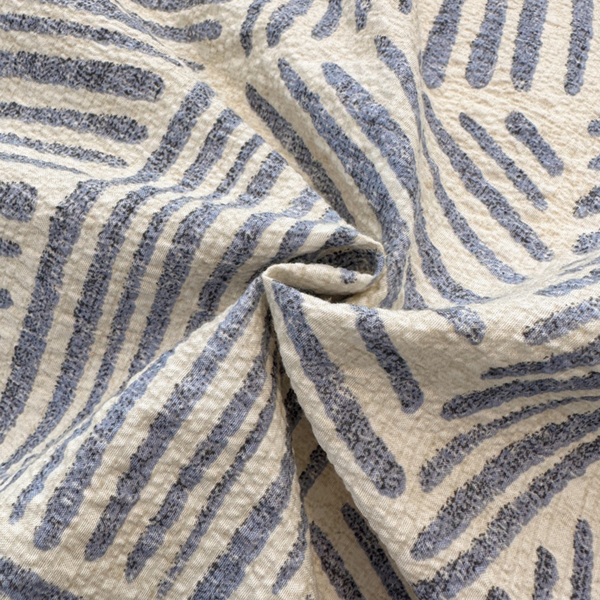 91家纺网 家纺一手货源 找家纺 诺梵家纺 2026春夏新品高克重拼接泡芙纱泡泡皱皱纱四件套 蓝纹序