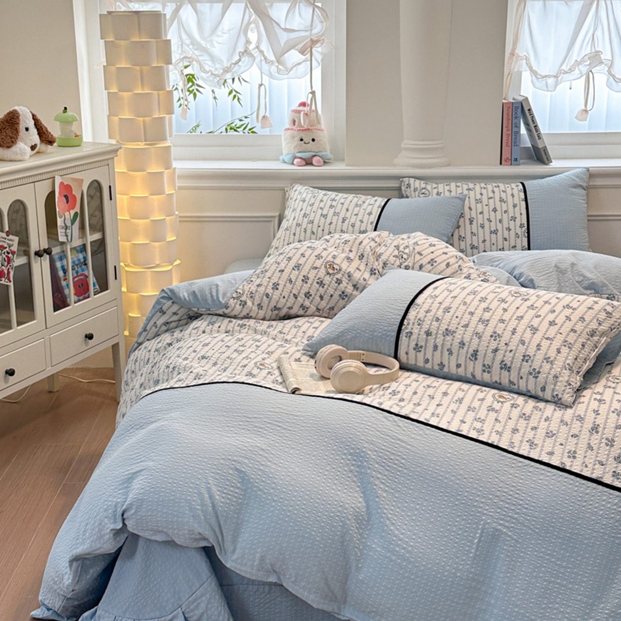 91家纺网 家纺一手货源 找家纺 诺梵家纺 2026春夏新品高克重拼接泡芙纱泡泡皱皱纱四件套 蓝雾花