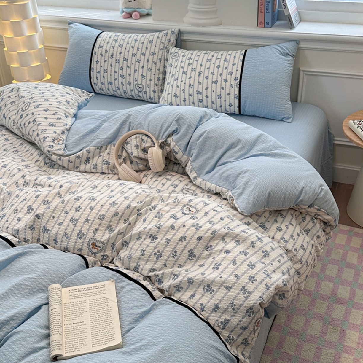 91家纺网 家纺一手货源 找家纺 诺梵家纺 2026春夏新品高克重拼接泡芙纱泡泡皱皱纱四件套 蓝雾花