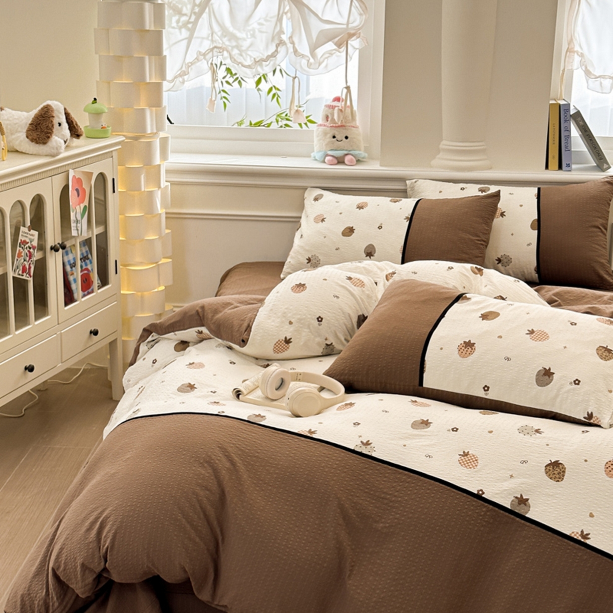 91家纺网 家纺一手货源 找家纺 诺梵家纺 2026春夏新品高克重拼接泡芙纱泡泡皱皱纱四件套 奶油草莓