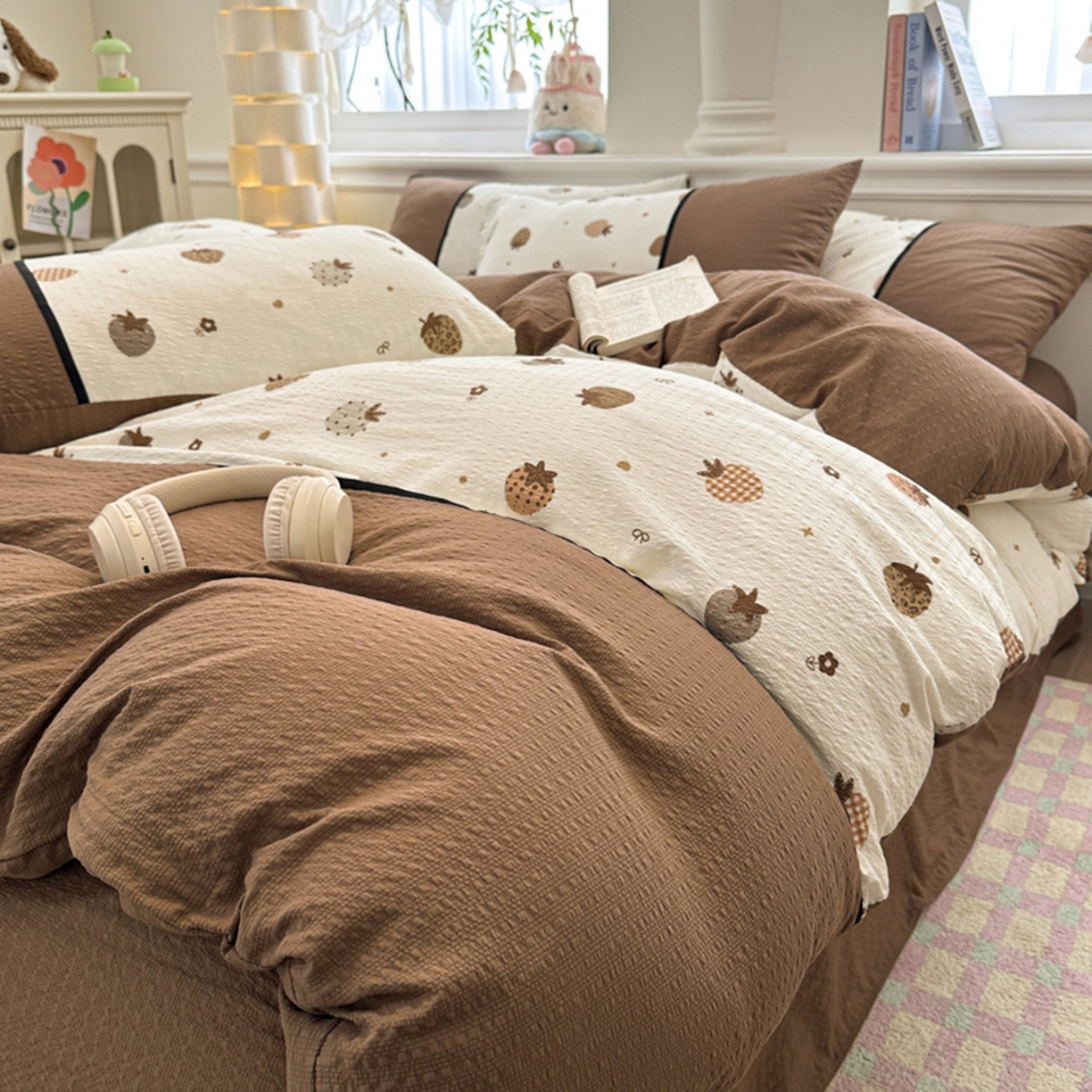 91家纺网 家纺一手货源 找家纺 诺梵家纺 2026春夏新品高克重拼接泡芙纱泡泡皱皱纱四件套 奶油草莓