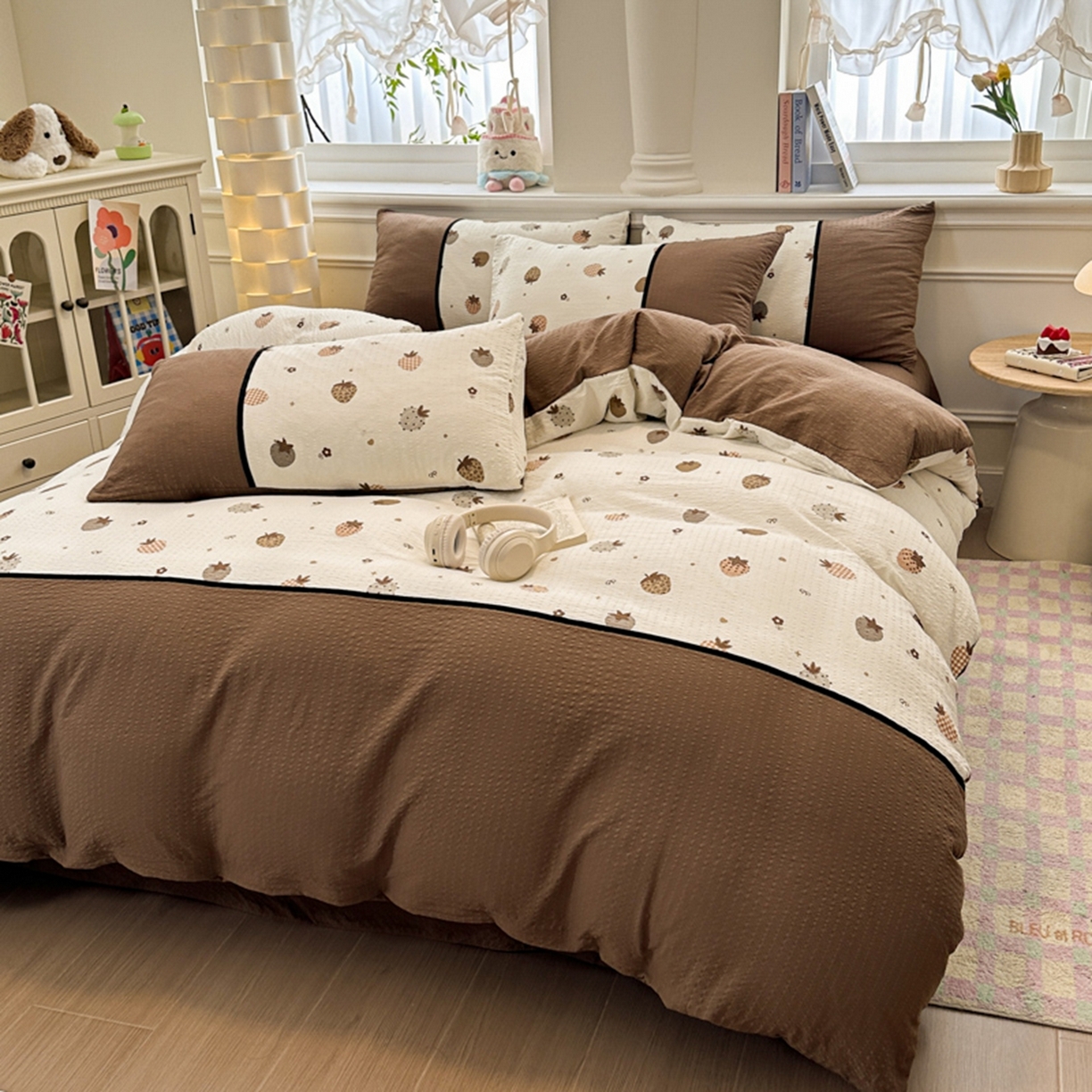 91家纺网 家纺一手货源 找家纺 诺梵家纺 2026春夏新品高克重拼接泡芙纱泡泡皱皱纱四件套 奶油草莓