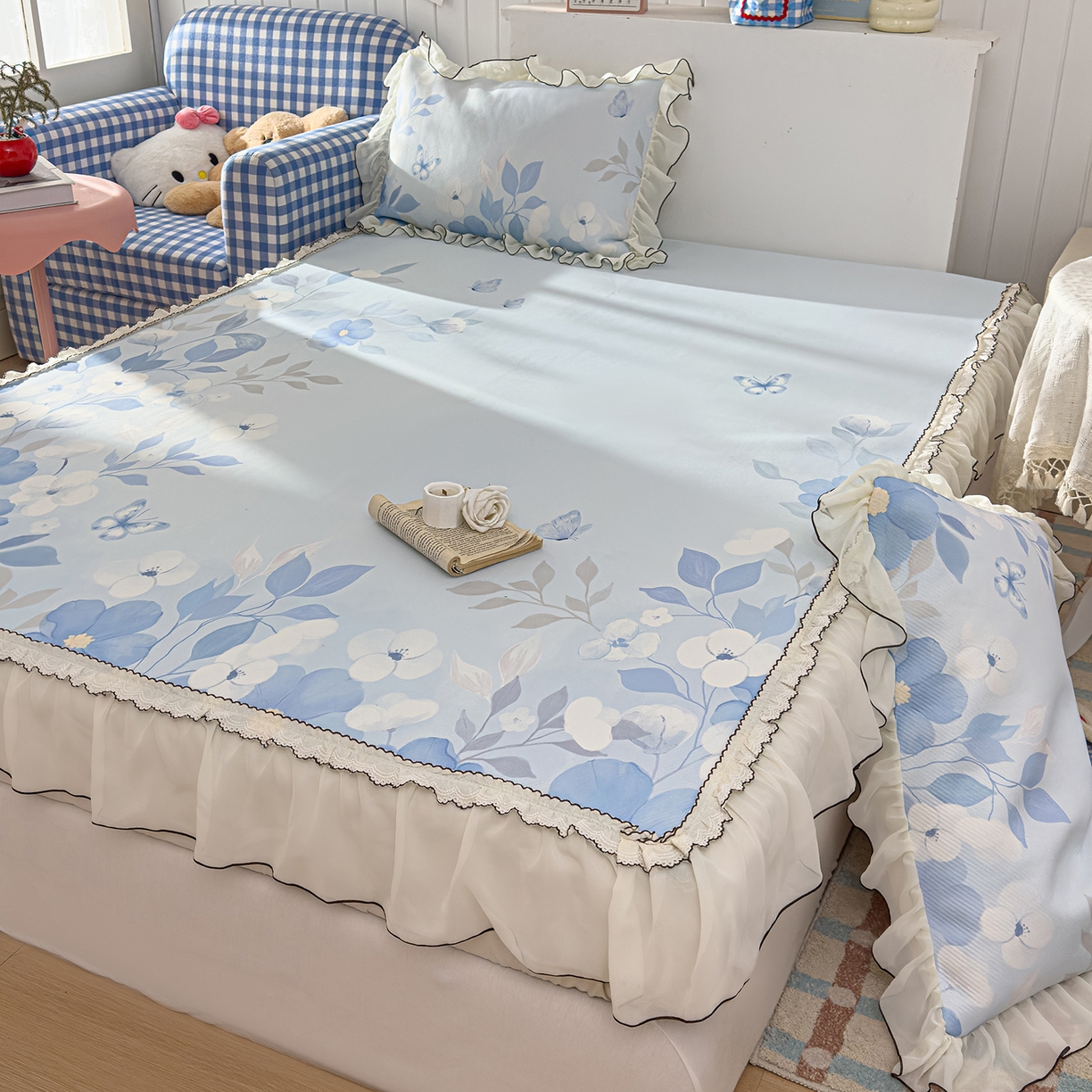 91家纺网 家纺一手货源 找家纺 川悦生活 2026新款凉豆豆凉感冰丝床裙三件套 海屿蝶梦