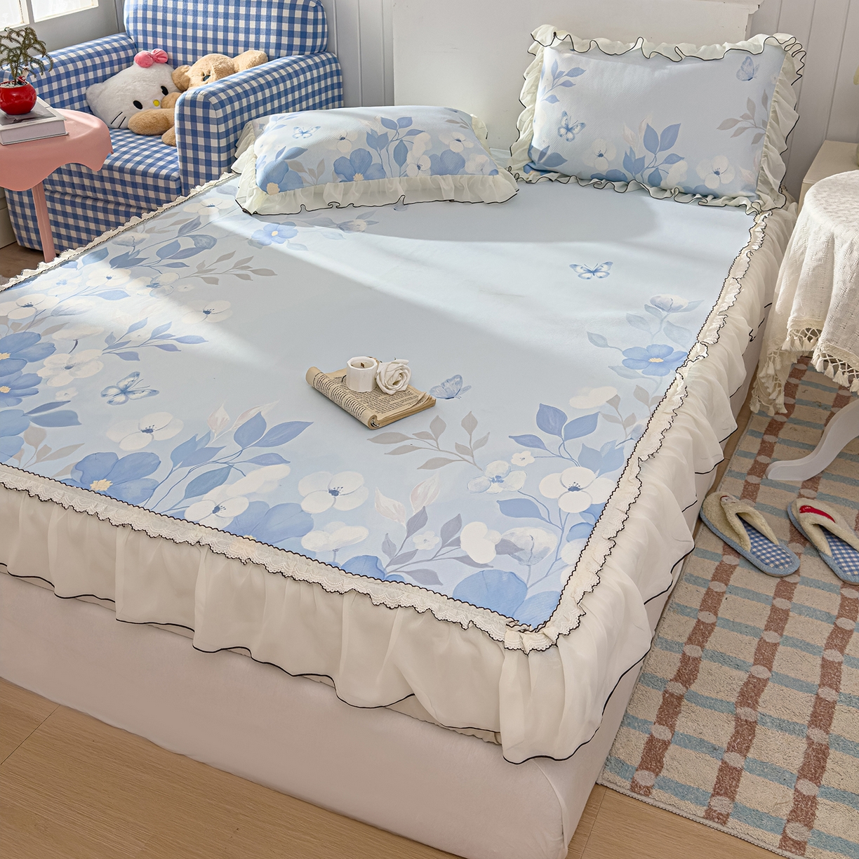 91家纺网 家纺一手货源 找家纺 川悦生活 2026新款凉豆豆凉感冰丝床裙三件套 海屿蝶梦