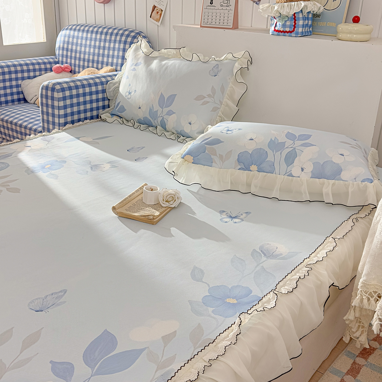 91家纺网 家纺一手货源 找家纺 川悦生活 2026新款凉豆豆凉感冰丝床裙三件套 海屿蝶梦