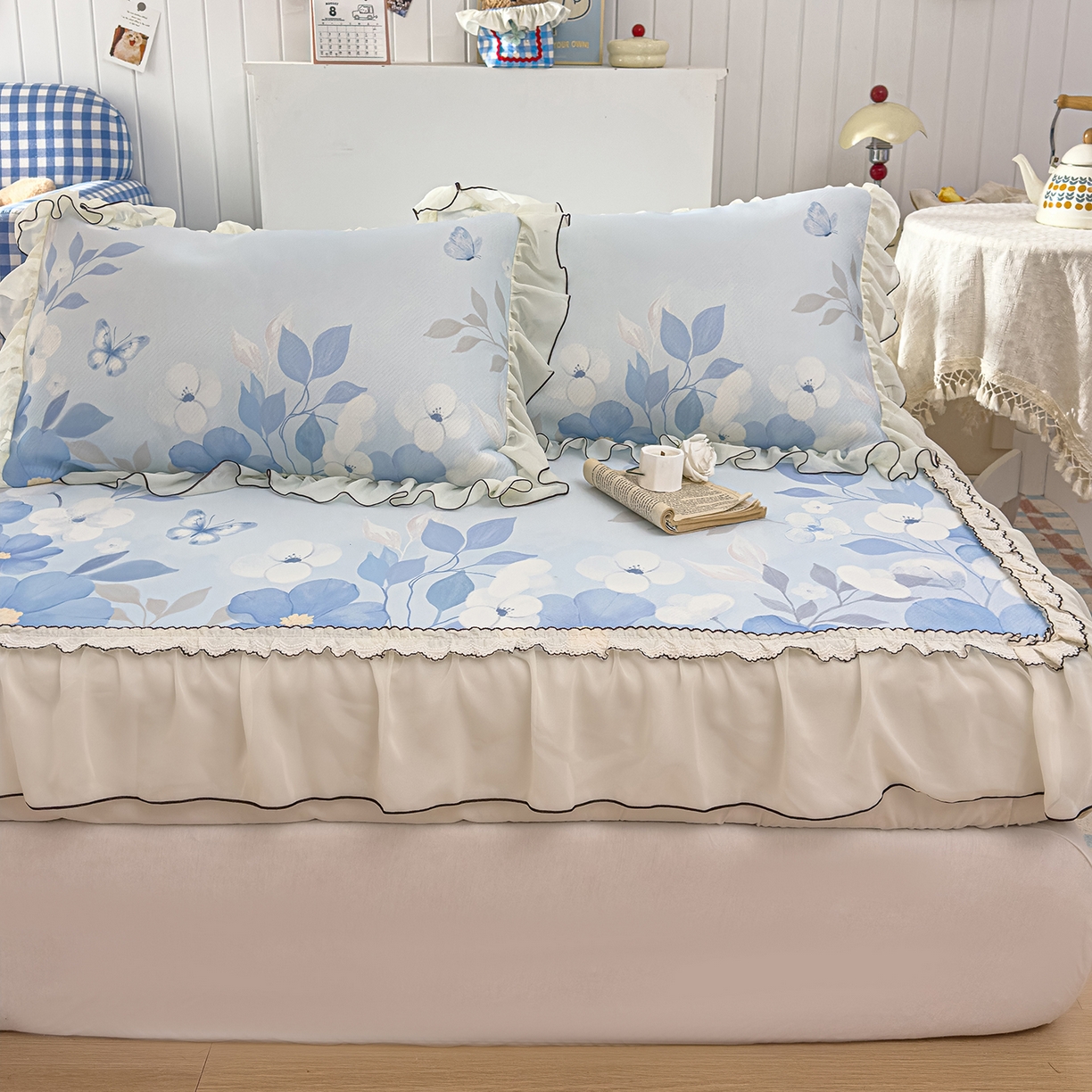 91家纺网 家纺一手货源 找家纺 川悦生活 2026新款凉豆豆凉感冰丝床裙三件套 海屿蝶梦