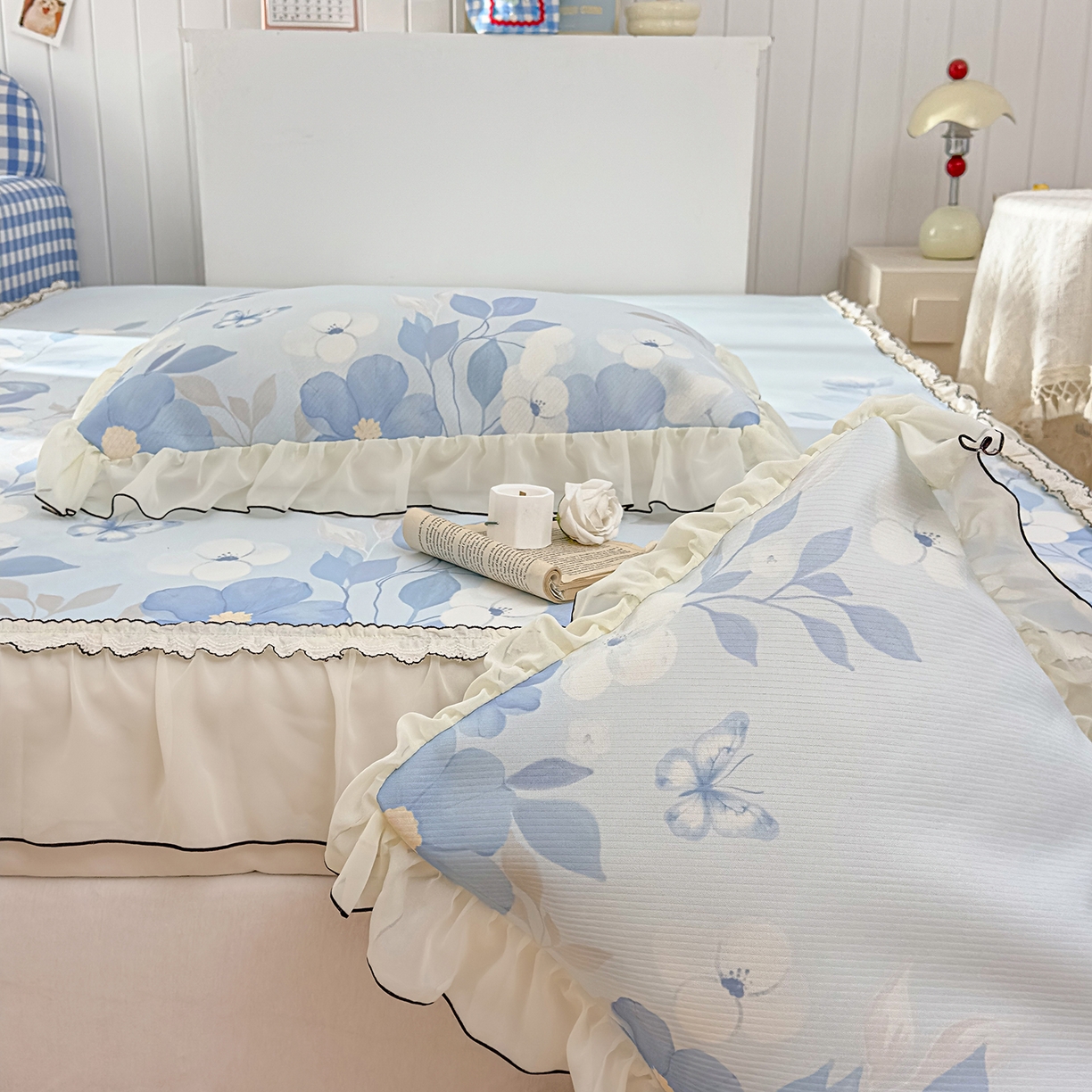 91家纺网 家纺一手货源 找家纺 川悦生活 2026新款凉豆豆凉感冰丝床裙三件套 海屿蝶梦