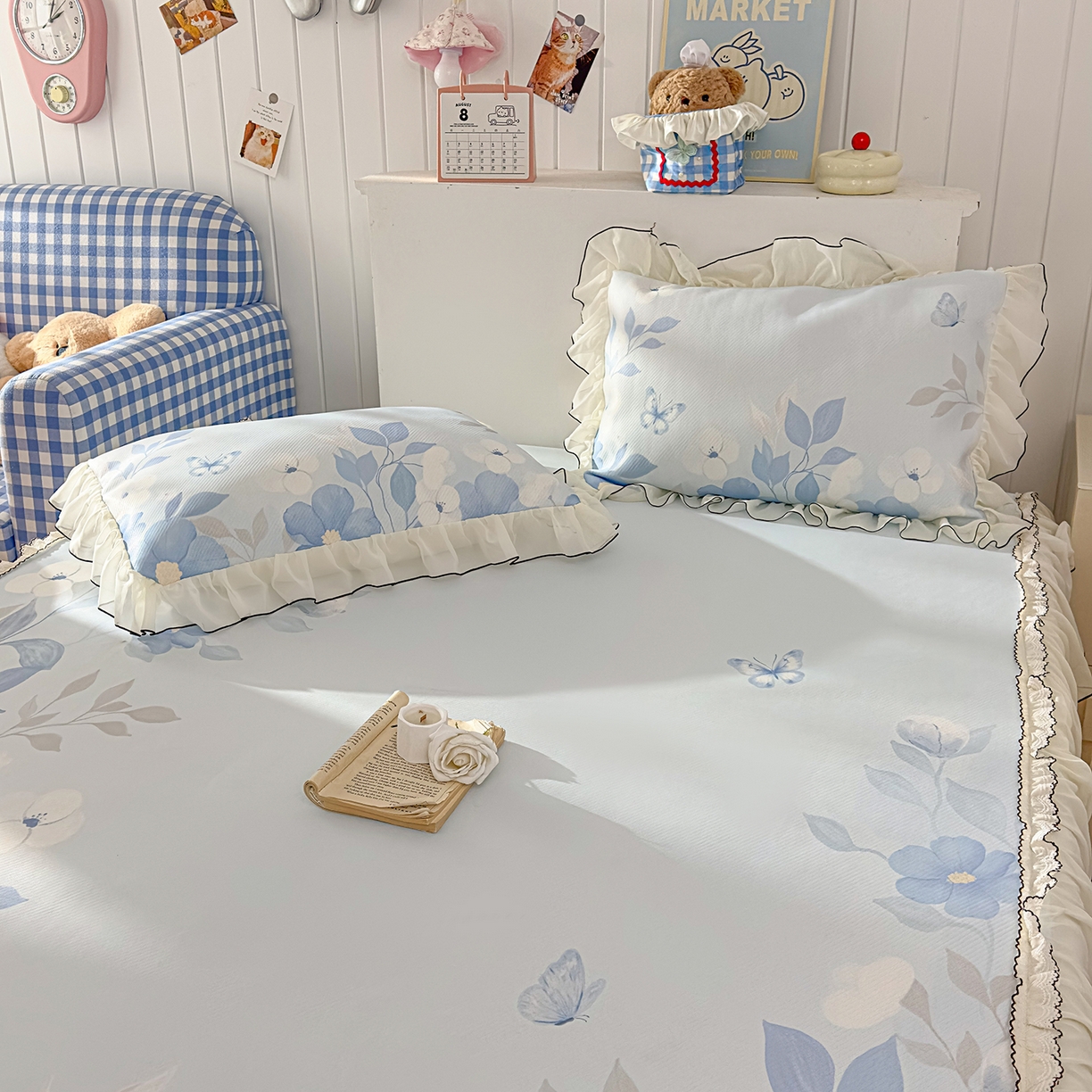 91家纺网 家纺一手货源 找家纺 川悦生活 2026新款凉豆豆凉感冰丝床裙三件套 海屿蝶梦