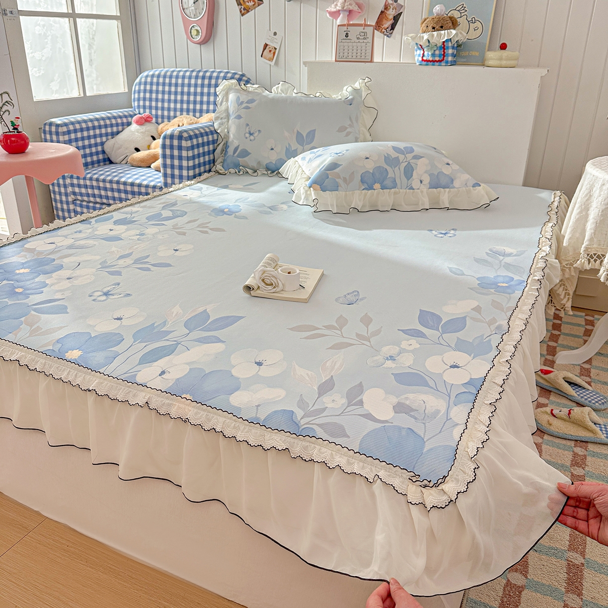 91家纺网 家纺一手货源 找家纺 川悦生活 2026新款凉豆豆凉感冰丝床裙三件套 海屿蝶梦