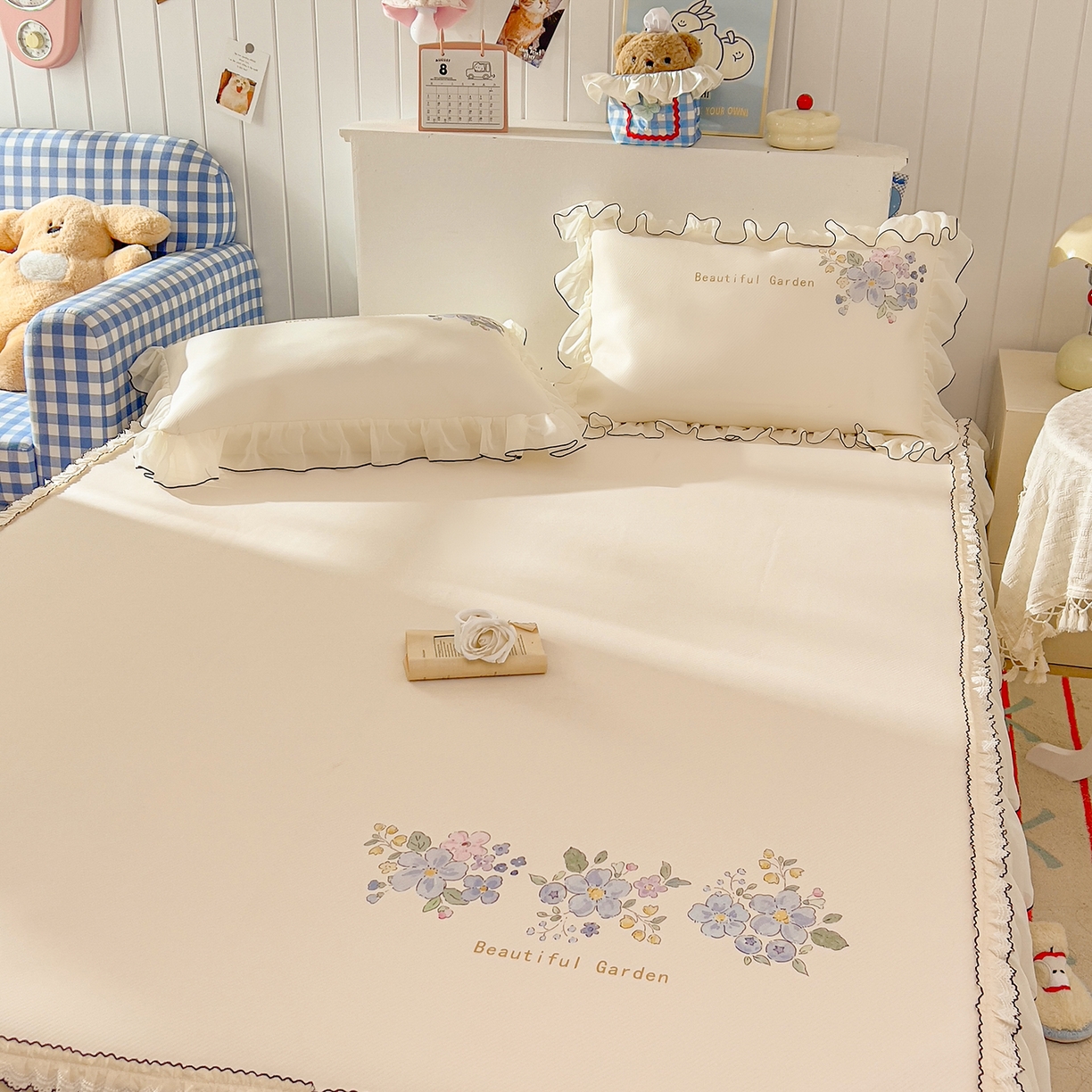 91家纺网 家纺一手货源 找家纺 川悦生活 2026新款凉豆豆凉感冰丝床裙三件套 花朵满席