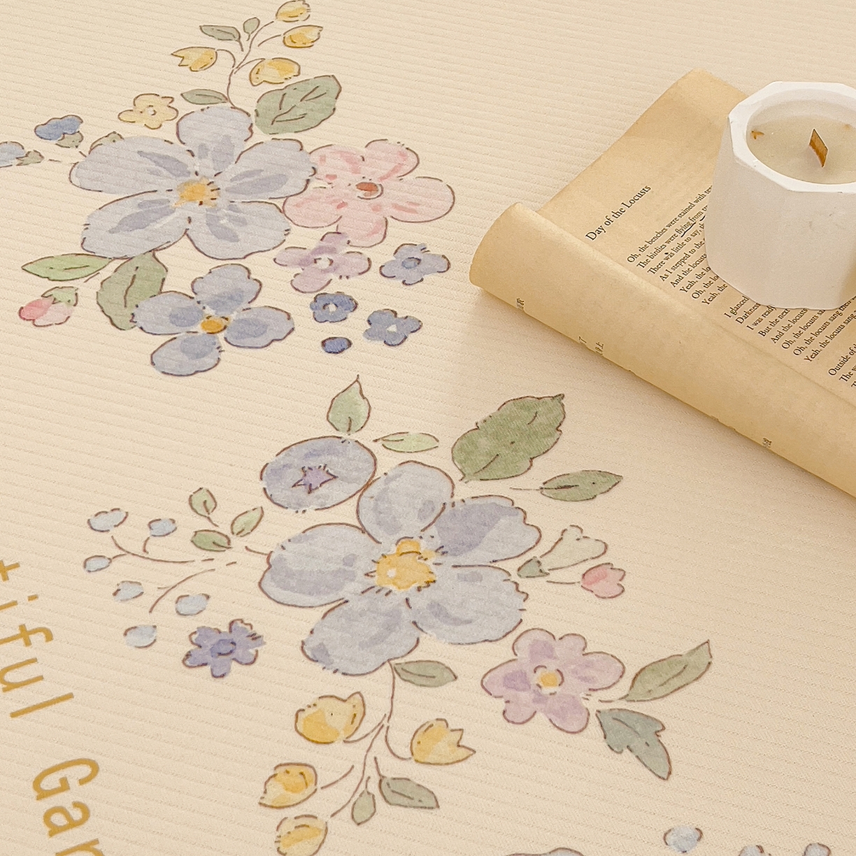 91家纺网 家纺一手货源 找家纺 川悦生活 2026新款凉豆豆凉感冰丝床裙三件套 花朵满席