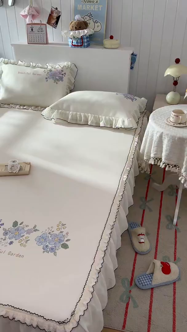 91家纺网 家纺一手货源 找家纺 川悦生活 2026新款凉豆豆凉感冰丝床裙三件套 花朵满席