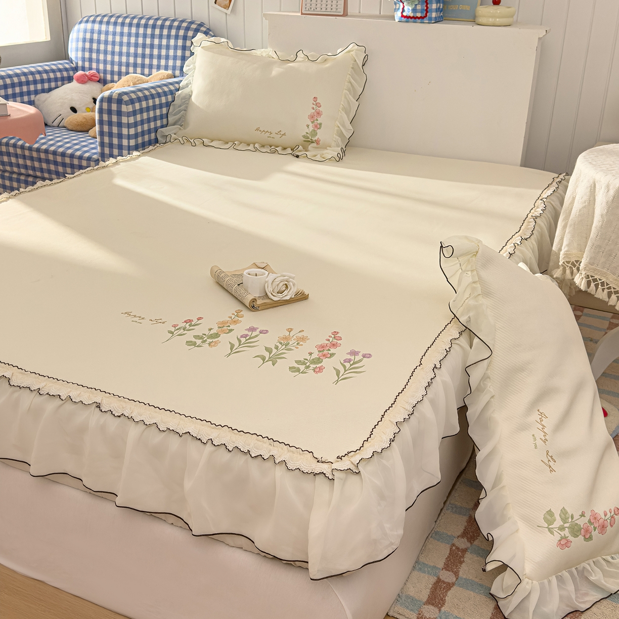 91家纺网 家纺一手货源 找家纺 川悦生活 2026新款凉豆豆凉感冰丝床裙三件套 花间小叙