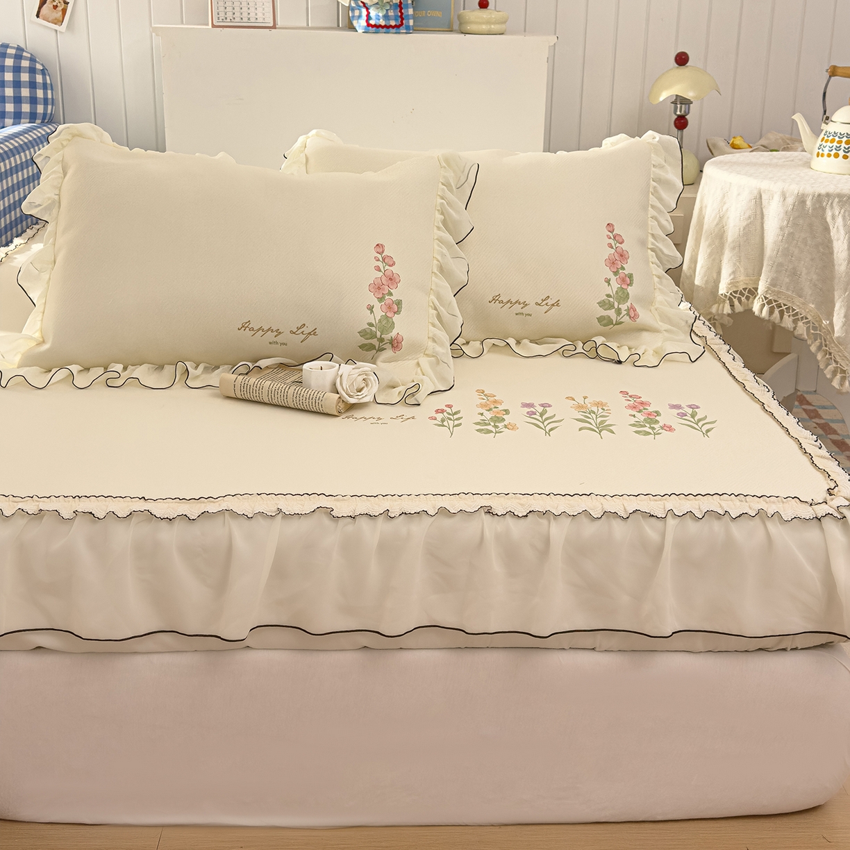 91家纺网 家纺一手货源 找家纺 川悦生活 2026新款凉豆豆凉感冰丝床裙三件套 花间小叙