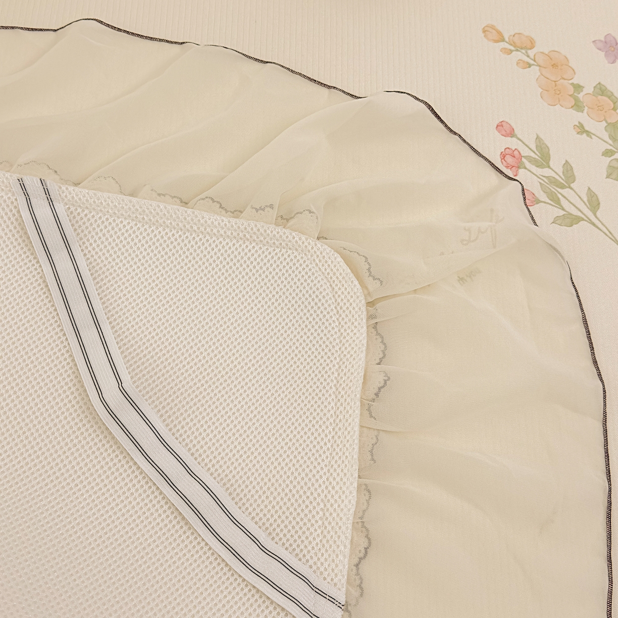 91家纺网 家纺一手货源 找家纺 川悦生活 2026新款凉豆豆凉感冰丝床裙三件套 花间小叙