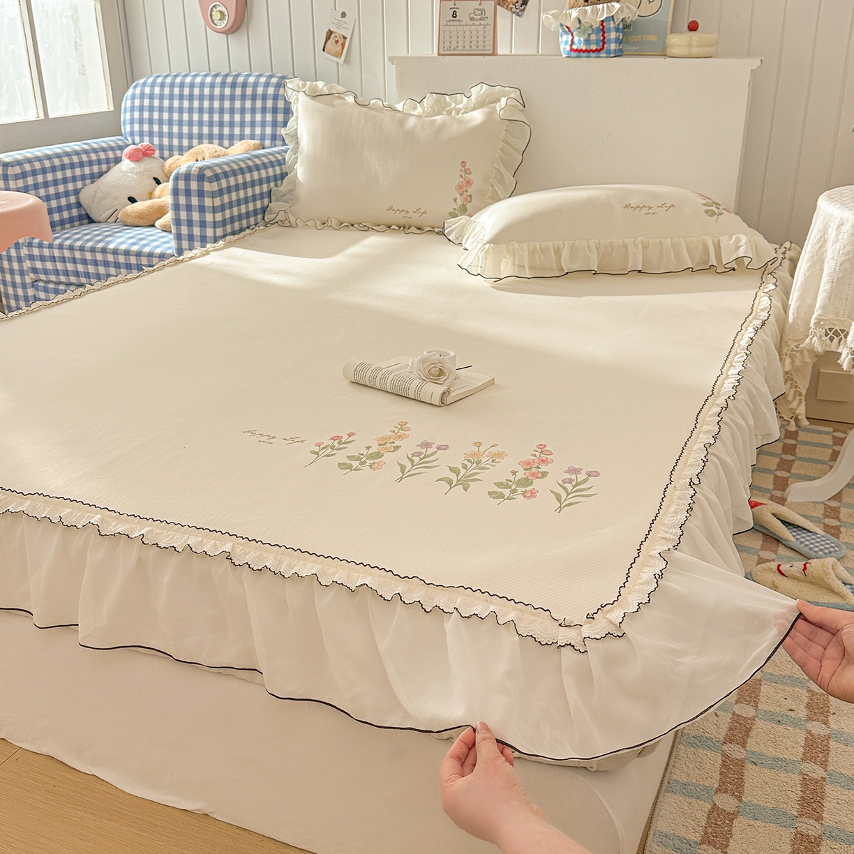 91家纺网 家纺一手货源 找家纺 川悦生活 2026新款凉豆豆凉感冰丝床裙三件套 花间小叙