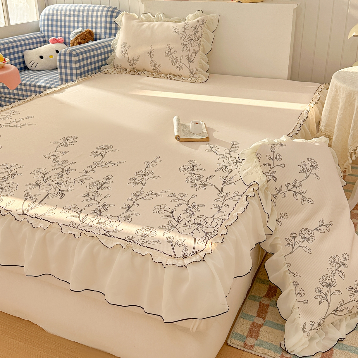 91家纺网 家纺一手货源 找家纺 川悦生活 2026新款凉豆豆凉感冰丝床裙三件套 墨枝春叙