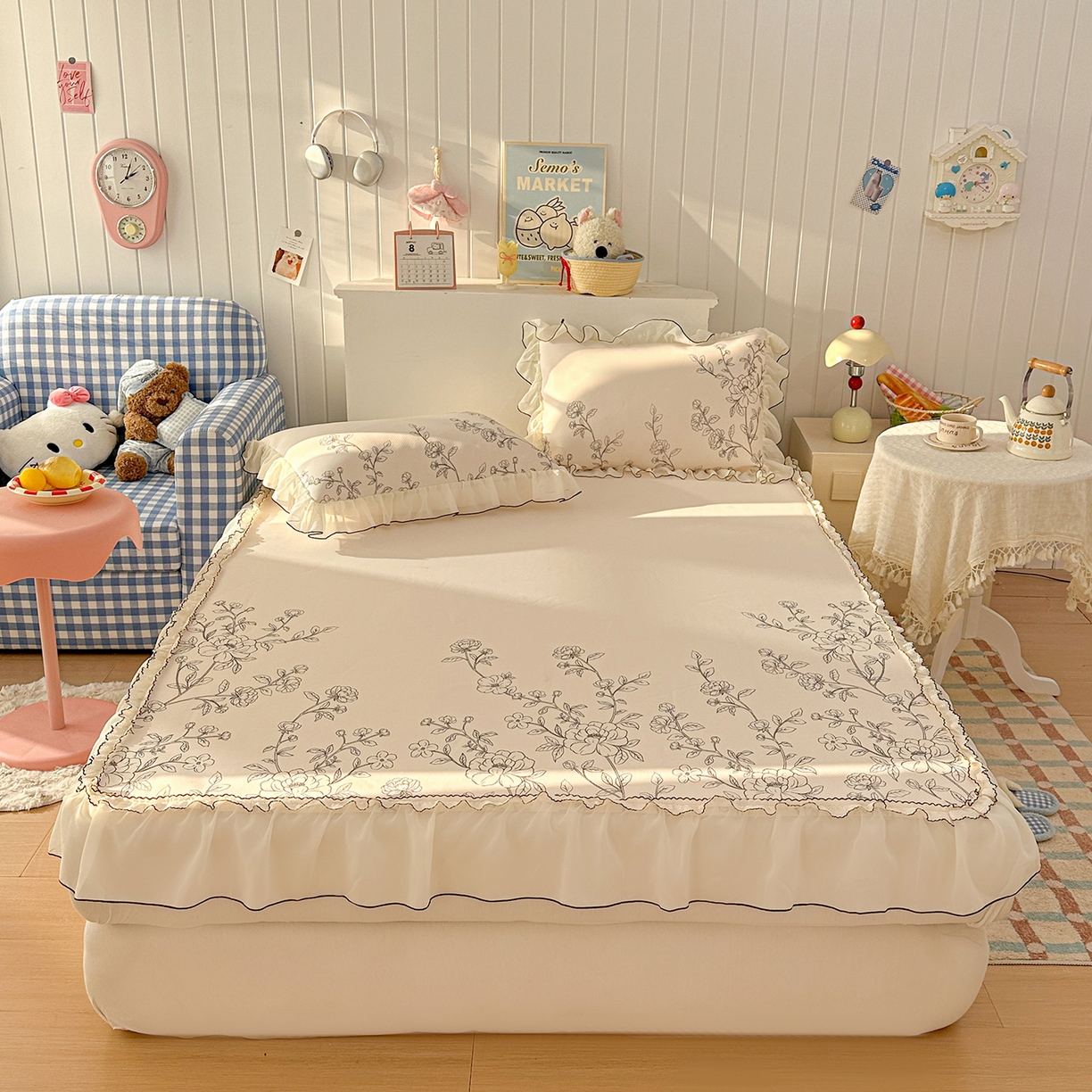 91家纺网 家纺一手货源 找家纺 川悦生活 2026新款凉豆豆凉感冰丝床裙三件套 墨枝春叙