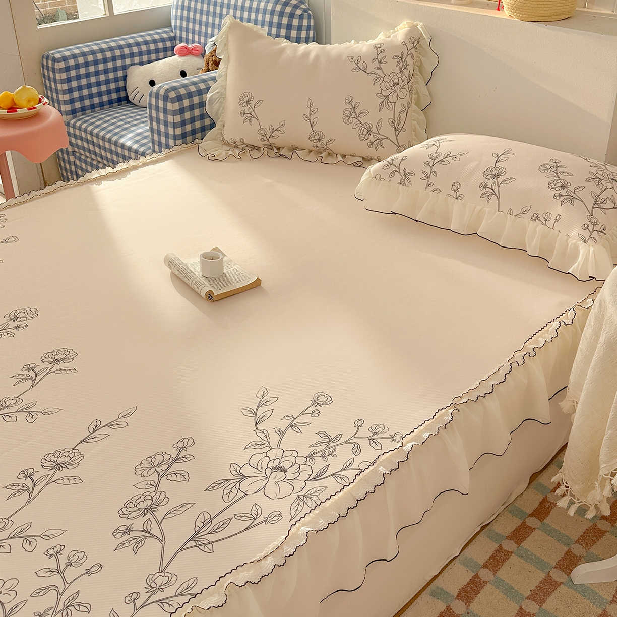 91家纺网 家纺一手货源 找家纺 川悦生活 2026新款凉豆豆凉感冰丝床裙三件套 墨枝春叙