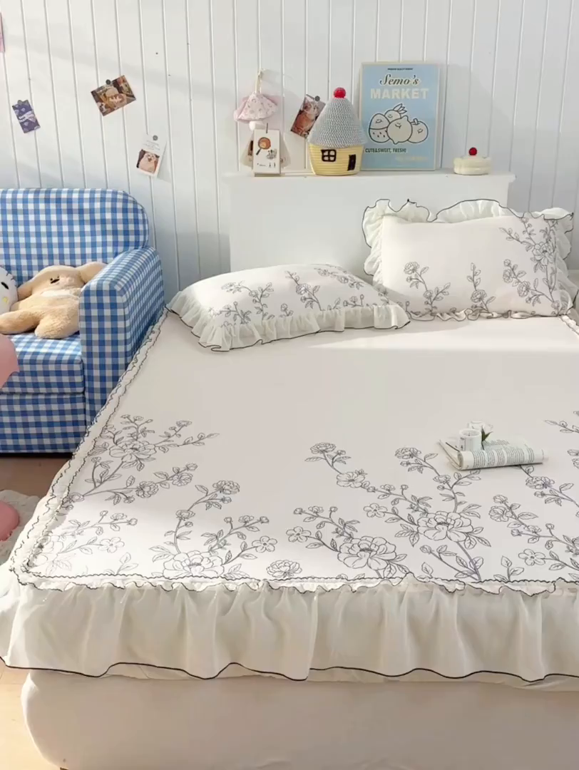 91家纺网 家纺一手货源 找家纺 川悦生活 2026新款凉豆豆凉感冰丝床裙三件套 墨枝春叙