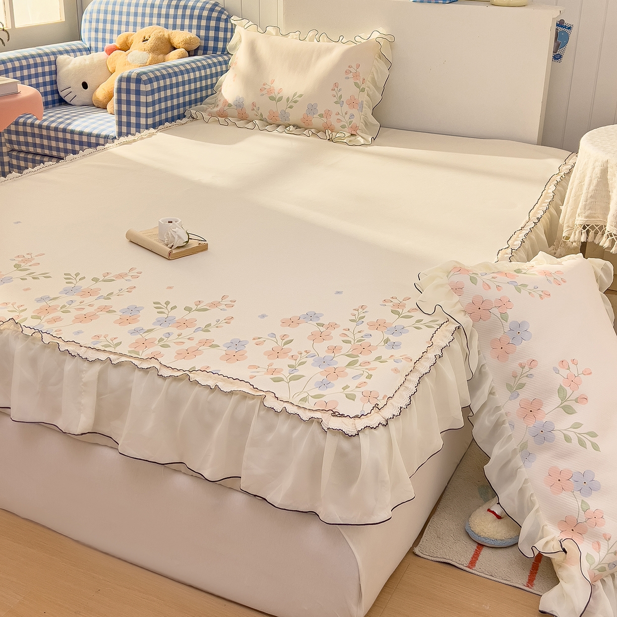 91家纺网 家纺一手货源 找家纺 川悦生活 2026新款凉豆豆凉感冰丝床裙三件套 奶芙粉蓝