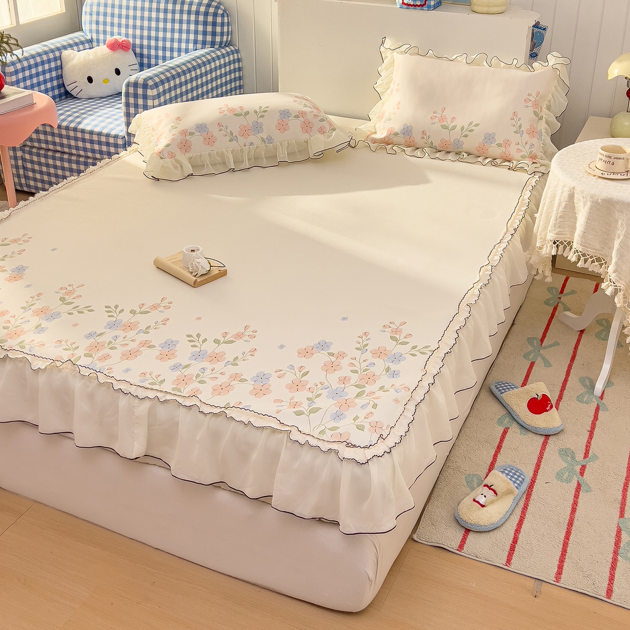 91家纺网 家纺一手货源 找家纺 川悦生活 2026新款凉豆豆凉感冰丝床裙三件套 奶芙粉蓝