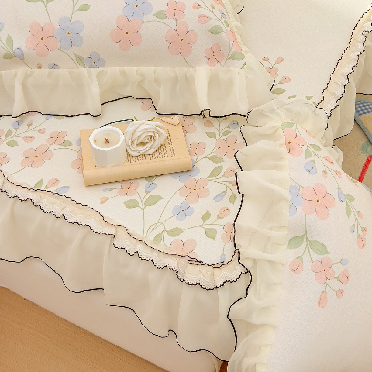 91家纺网 家纺一手货源 找家纺 川悦生活 2026新款凉豆豆凉感冰丝床裙三件套 奶芙粉蓝