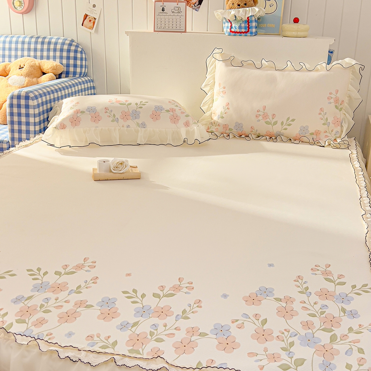 91家纺网 家纺一手货源 找家纺 川悦生活 2026新款凉豆豆凉感冰丝床裙三件套 奶芙粉蓝