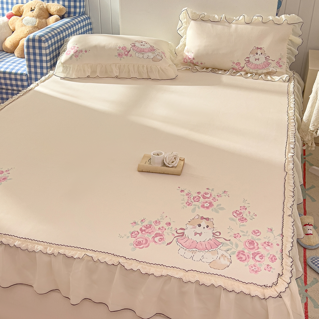 川悦生活 2026新款凉豆豆凉感冰丝床裙三件套 柔粉花境