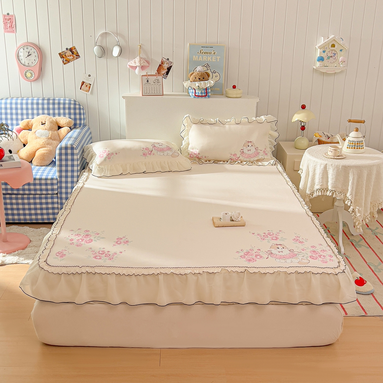 91家纺网 家纺一手货源 找家纺 川悦生活 2026新款凉豆豆凉感冰丝床裙三件套 柔粉花境