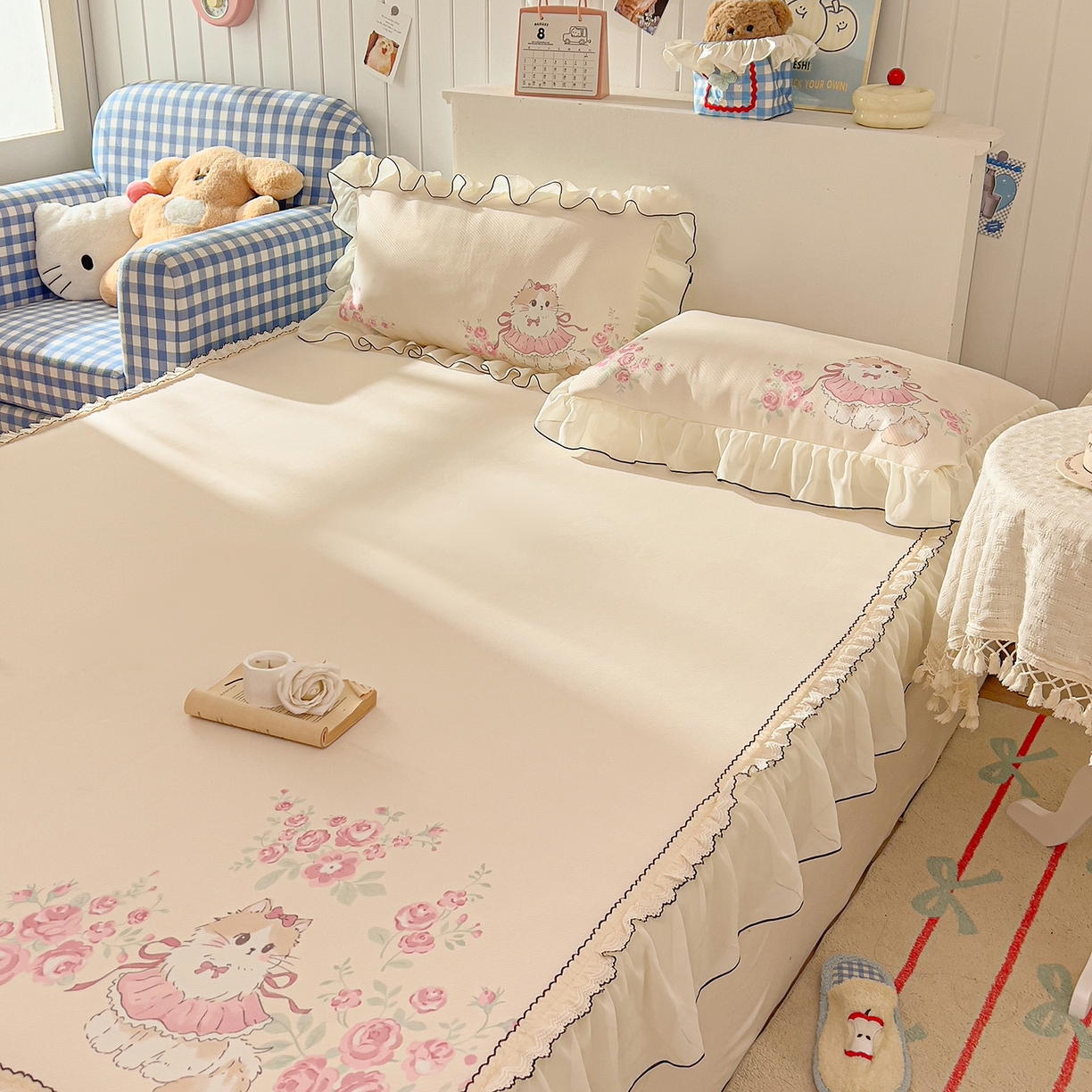 91家纺网 家纺一手货源 找家纺 川悦生活 2026新款凉豆豆凉感冰丝床裙三件套 柔粉花境